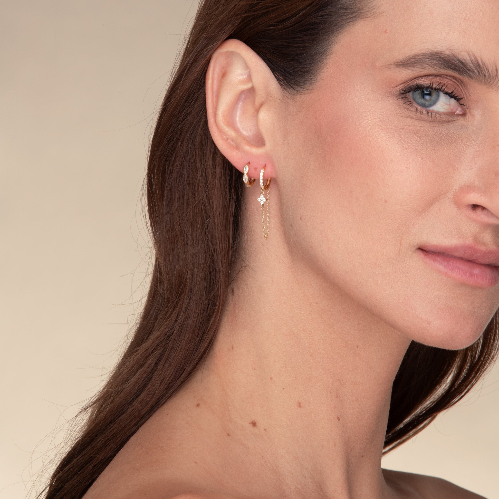 Clover Sapphire Dangling Huggie Earrings - Camile & Stone