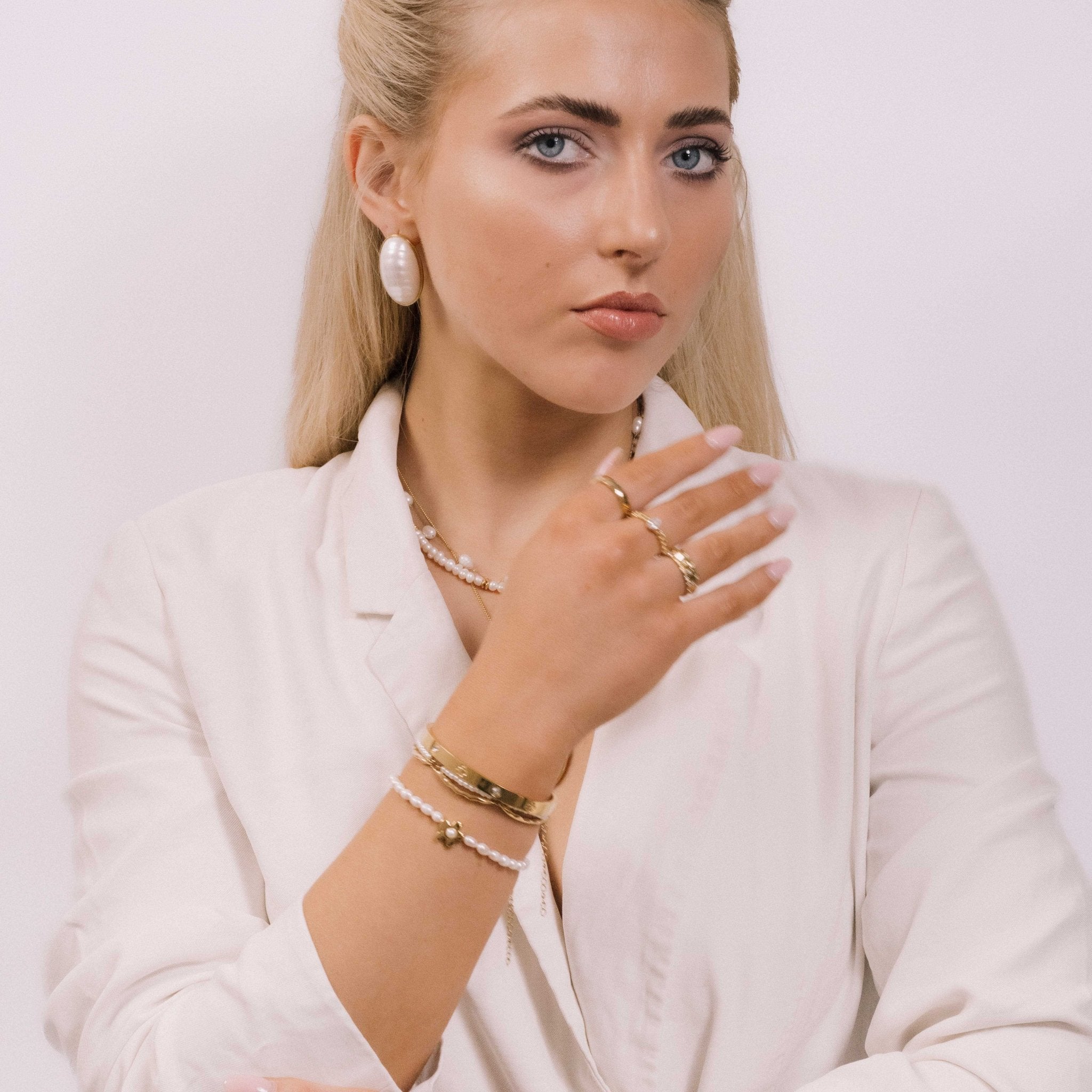 Clover Sapphire Hinged Bangle Bracelet - Camile & Stone