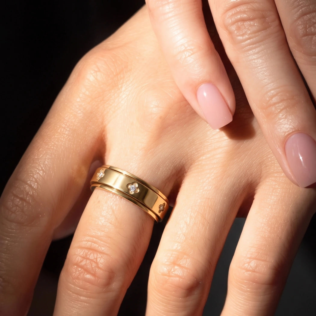 Clover Sapphire Meditation Rotating Ring