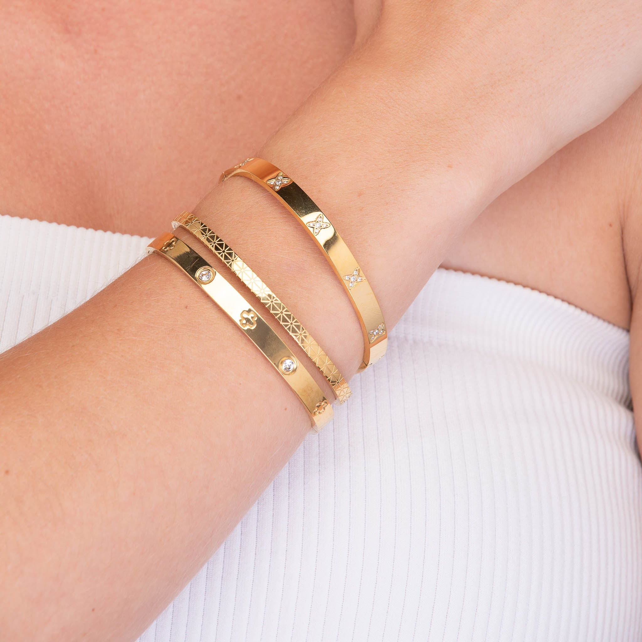 Clover Zirconia Hinged Bangle Bracelet - Camile & Stone