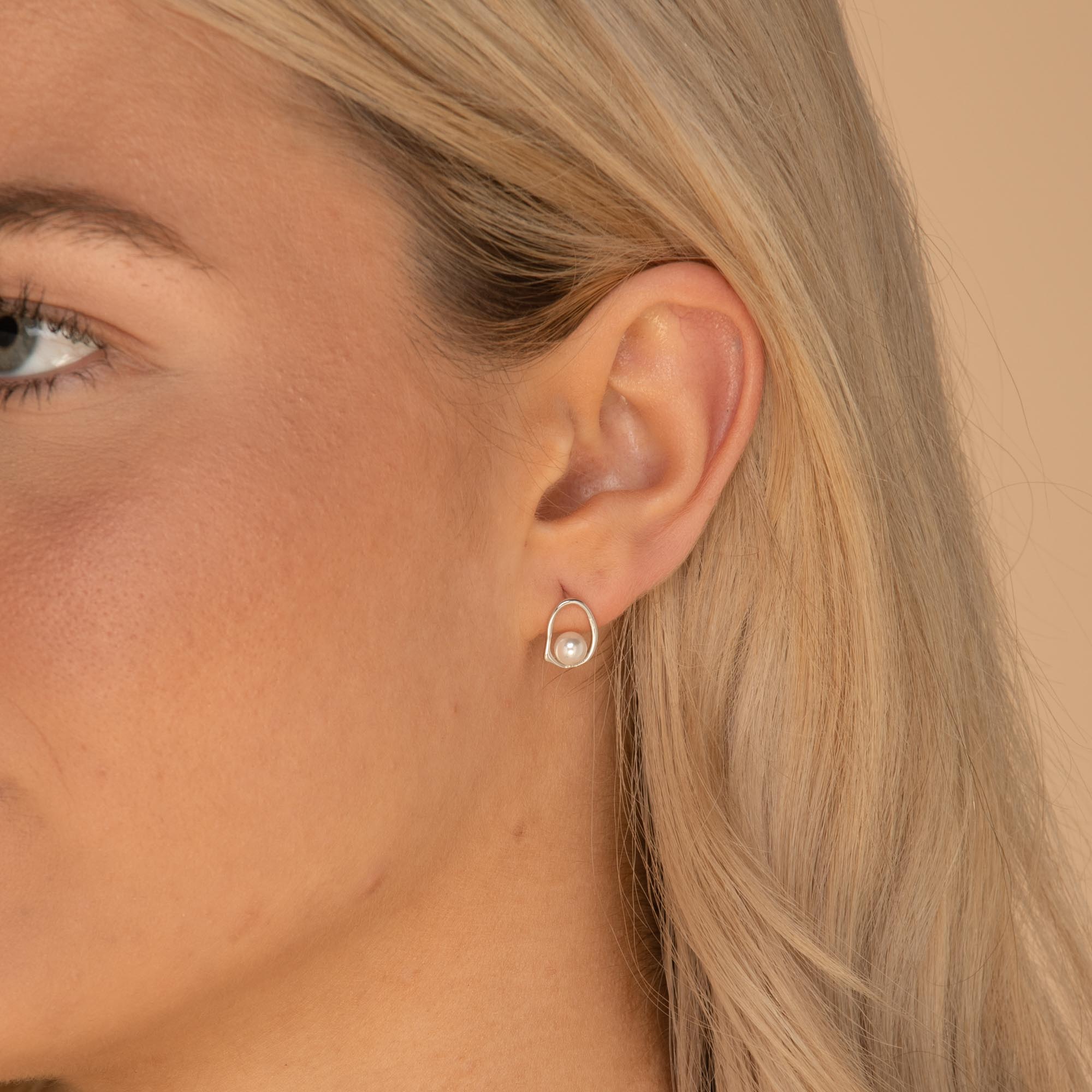 Floating Pearl Circular Stud Earrings - Camile & Stone