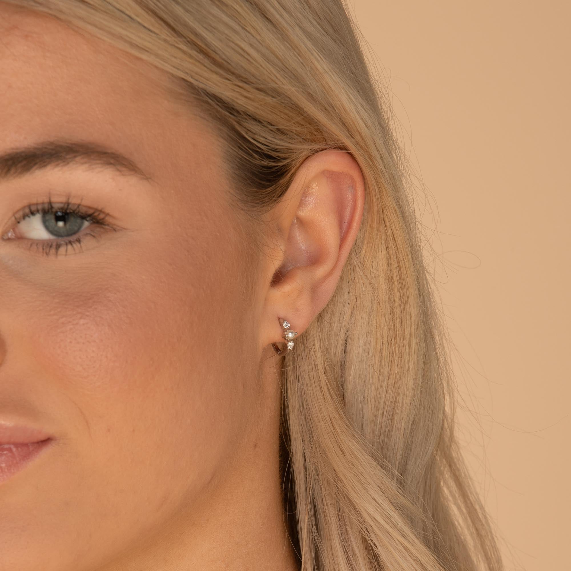 Pearl Sapphire Huggie Earrings - Camile & Stone