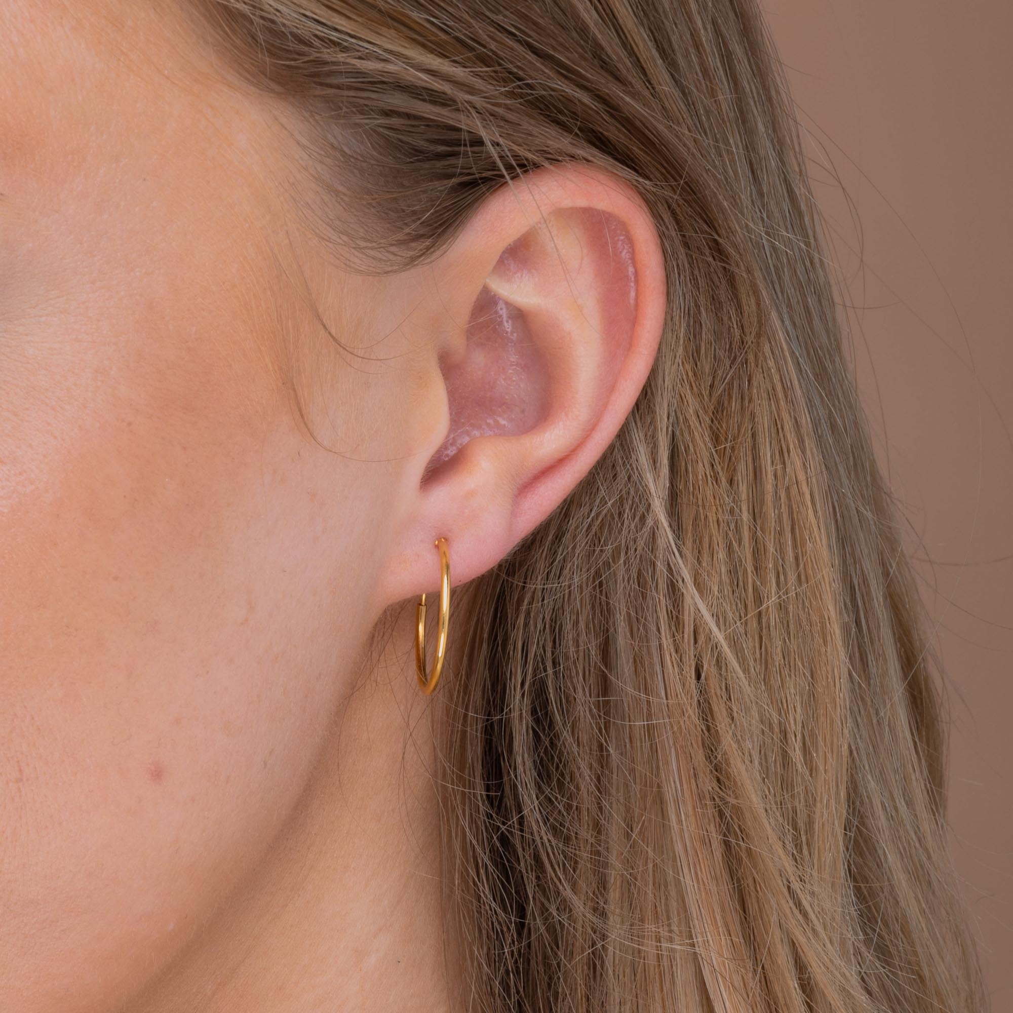 Thin Basic Medium Hoops - Camile & Stone