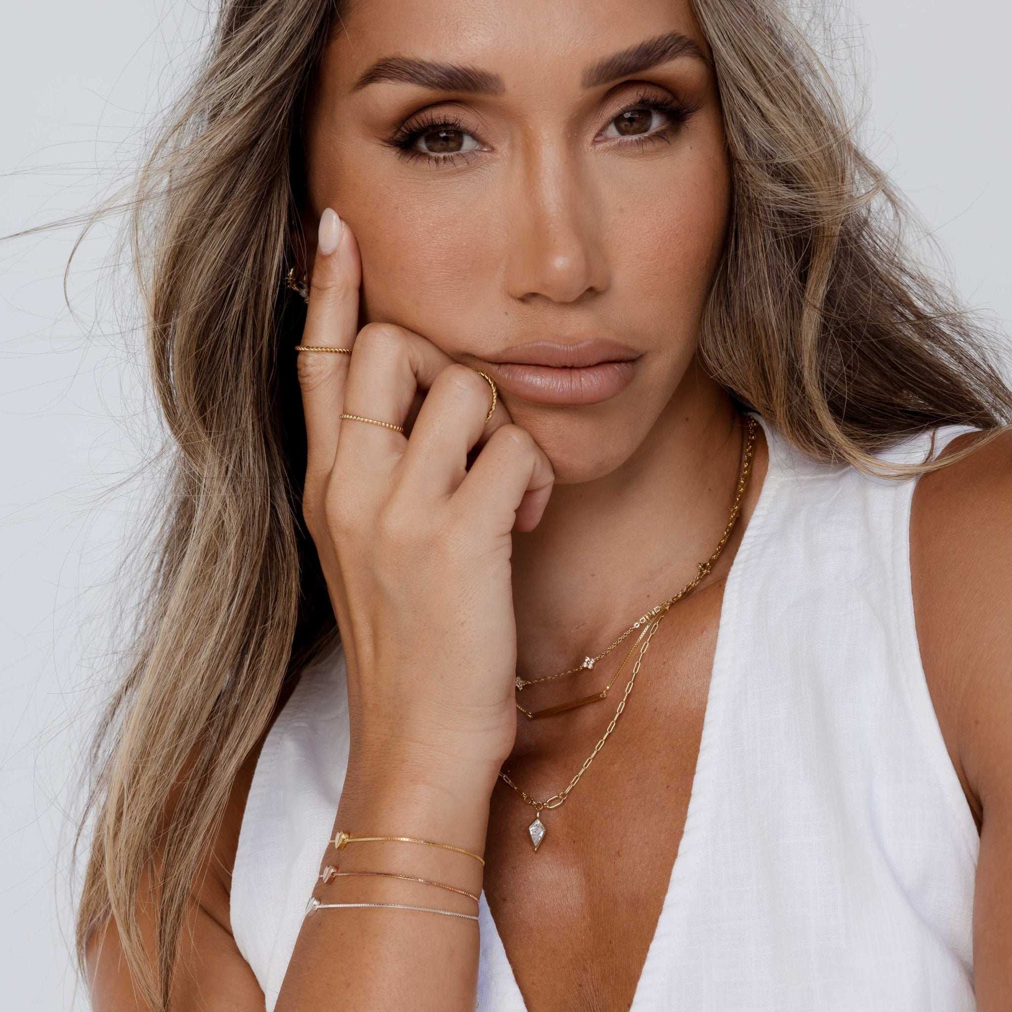 YOUR SZN Bar Necklace - Camile & Stone