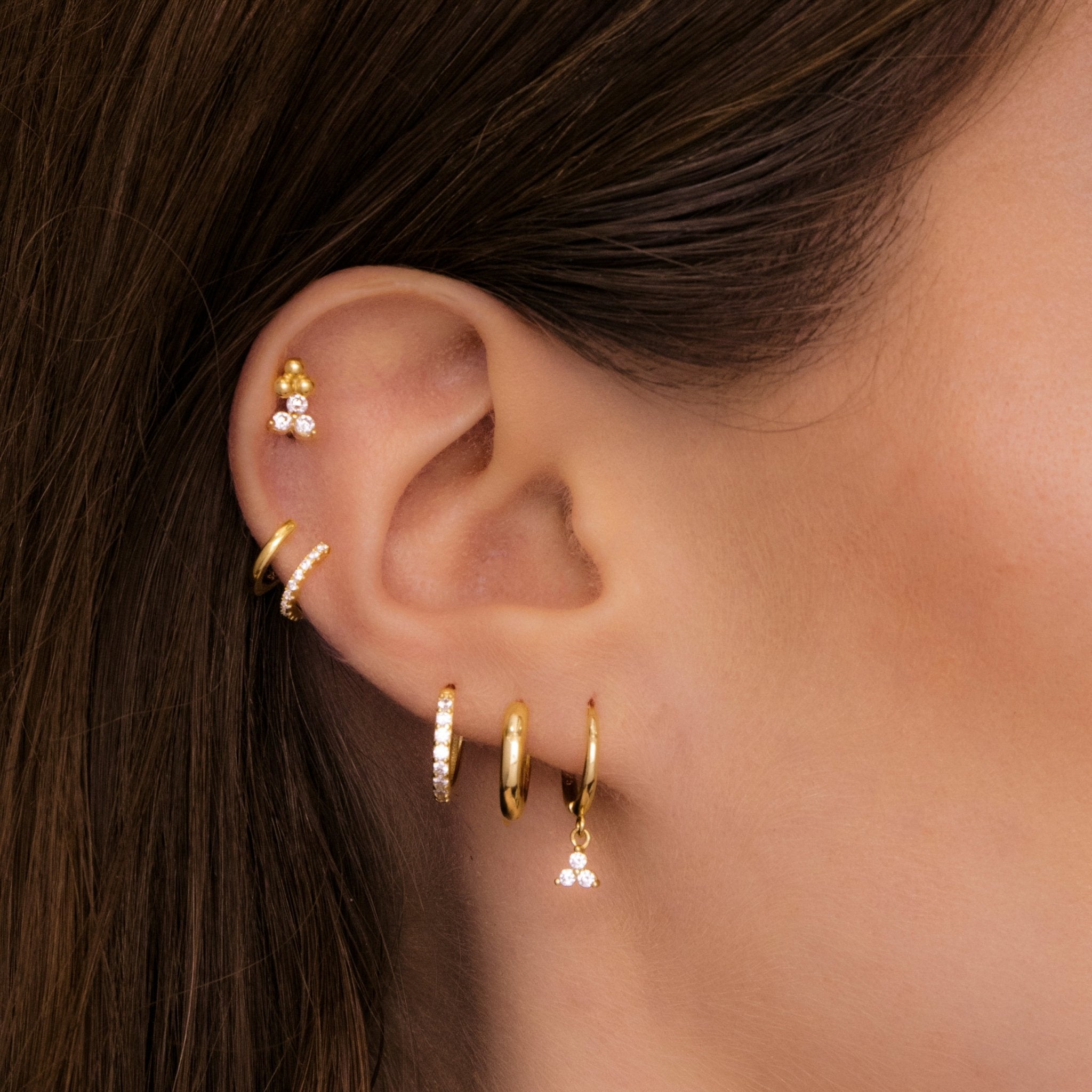 Basic Sapphire Huggie Hoop Earrings - Camile & Stone