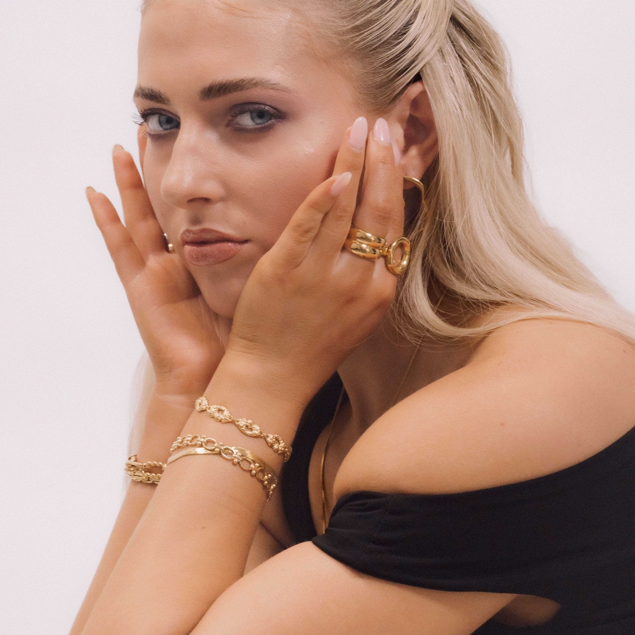 Eternity Loop Statement Ring - Camile & Stone