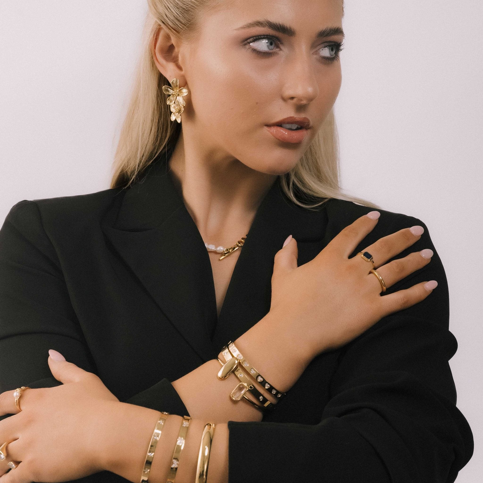 Heart Station Zirconia Hinged Bangle Bracelet - Camile & Stone