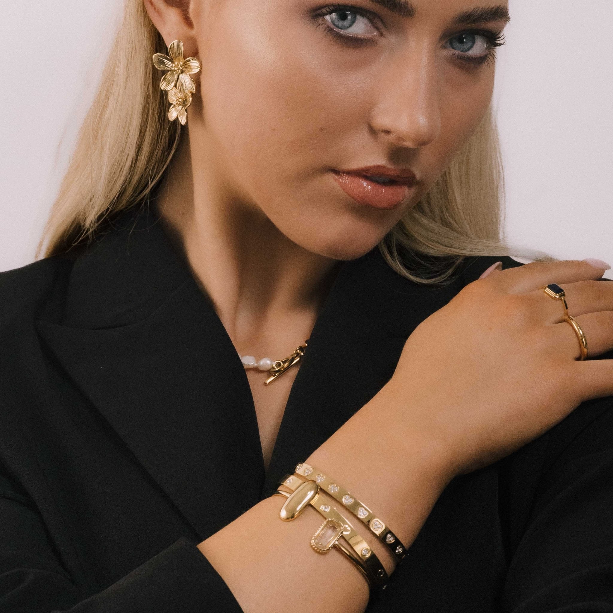 Heart Station Zirconia Hinged Bangle Bracelet - Camile & Stone